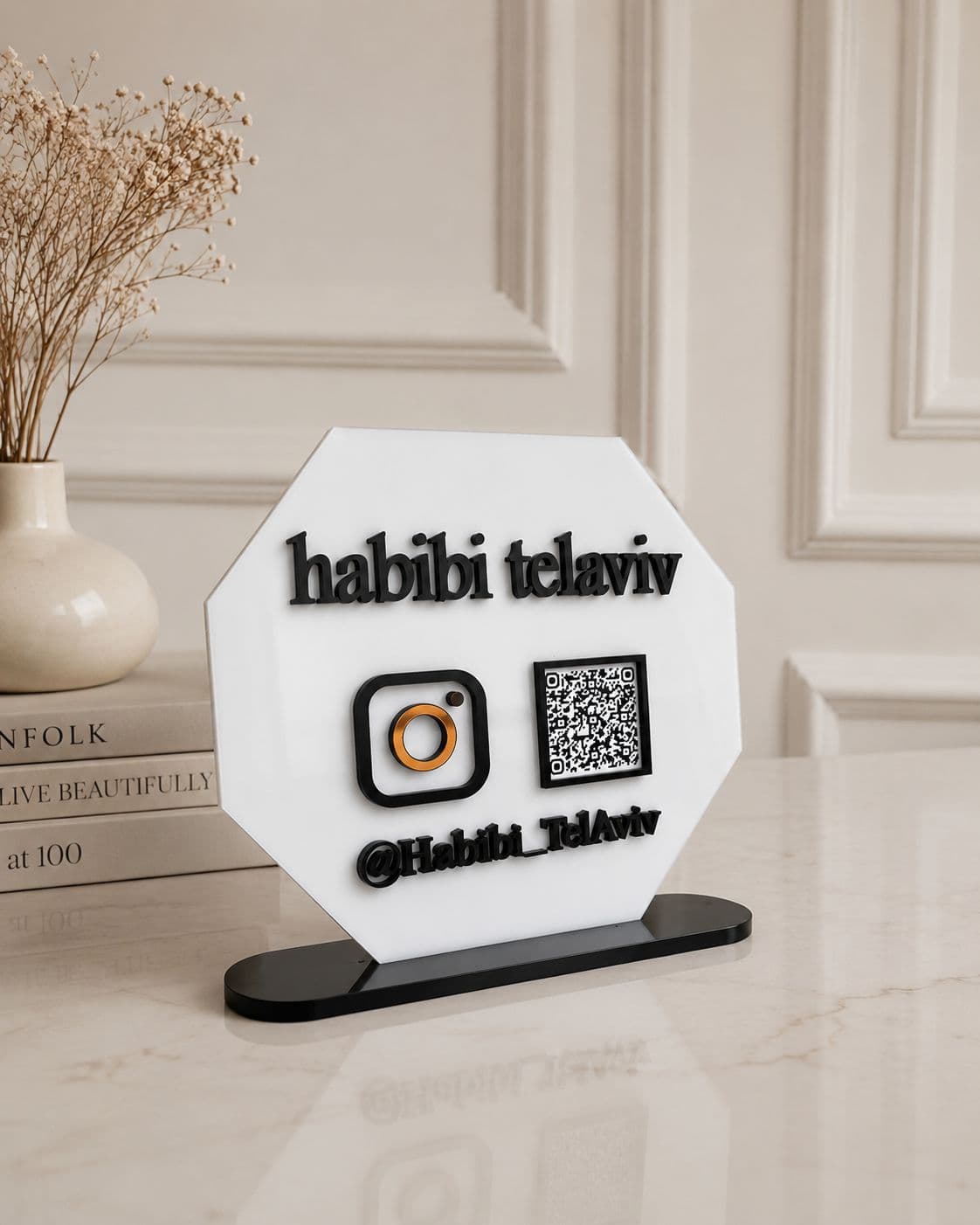 שלט QR לעסק – הדרך החכמה לחבר לקוחות לעסק שלך